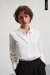 Klasyczna koszula biała. Białe t-shirty damskie MOODO, l, bez wzorów, z lyocellu, klasyczne, bez kołnierzyka. Za 139.99 zł.
