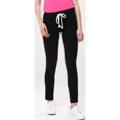 Czarne Spodnie Mix It Up With. Spodnie dresowe damskie Born2be. Za 44.99 zł.