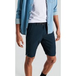 Szorty comfort z paskiem - Granatowy. Szorty męskie marki Cropp. Za 99.99 zł.