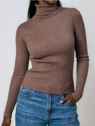 Prążkowany sweter - brązowy. Brązowe swetry damskie Sinsay, l, bez wzorów, prążkowane, bez kołnierzyka, bez ramiączek, bez kaptura. Za 49.99 zł.