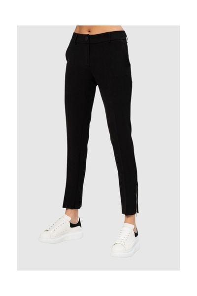 GUESS Czarne spodnie damskie, Rozmiar S. Czarne spodnie dresowe damskie Guess, s, z aplikacjami, z dresówki. W wyprzedaży za 199.99 zł.