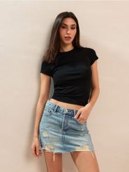 Jeansowa spódnica mini z przetarciami - indigo jeans. Niebieskie spódnice damskie Sinsay, bez wzorów, z jeansu, mini. Za 49.99 zł.