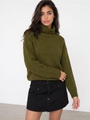 Sweter z golfem i domieszką wełny - zielony. Zielone swetry damskie Sinsay, l, bez wzorów, z wełny, bez kołnierzyka, bez ramiączek, bez kaptura. Za 45.99 zł.