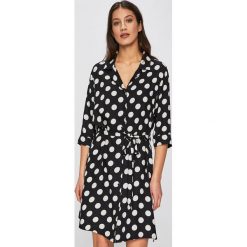 Jacqueline de Yong - Sukienka. Sukienki damskie marki Jacqueline de Yong. Za 119.90 zł.