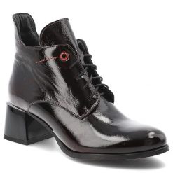 Bordowe Botki Armodo Lakierowane Obuwie Damskie. Czerwone kozaki damskie Armodo, z lakierowanej skóry, bez obcasa, na obcasie. Za 356.99 zł.