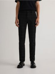 Spodnie chino slim w kratę - czarny. Czarne spodnie materiałowe męskie Reserved, bez wzorów, z tkaniny. Za 159.99 zł.