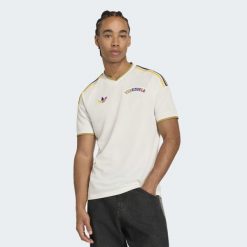 Koszulka wyjazdowa Wenezuela 26. Białe koszulki sportowe męskie Adidas, xl, bez wzorów, z dzianiny, bez kołnierzyka, bez ramiączek, do piłki nożnej, climacool (adidas). Za 423.00 zł.