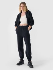 4F Spodnie dresowe joggery damskie - czarne XS. Czarne spodnie dresowe damskie 4f, l, bez wzorów, z bawełny. W wyprzedaży za 59.99 zł.