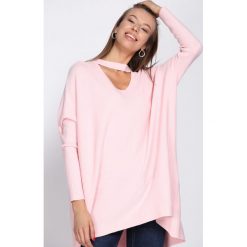 Różowy Sweter Can Remember. Czerwone swetry damskie Born2be, z dzianiny, z chokerem. Za 79.99 zł.