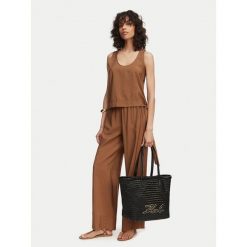 Torebka KARL LAGERFELD. Czarne torebki do ręki damskie KARL LAGERFELD, bez wzorów, bez dodatków. Za 1,749.00 zł.