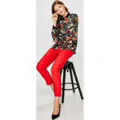 Vero Moda - Spodnie. Spodnie materiałowe damskie marki Vero Moda. W wyprzedaży za 89.90 zł.