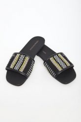 Klapki damskie skórzane EMPORIO ARMANI. Klapki damskie Emporio Armani, bez wzorów, bez obcasa. W wyprzedaży za 867.30 zł.