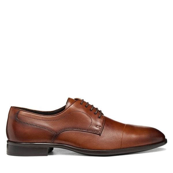 Półbuty Geox. Brązowe eleganckie półbuty Geox, wizytowe, bez zapięcia. Za 549.99 zł.