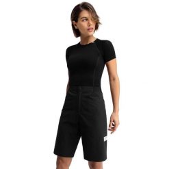 Damskie krótkie spodenki gravel Kolarstwo Siroko Lemur. Czarne szorty damskie SIROKO, bez wzorów, z elastanu. W wyprzedaży za 211.00 zł.