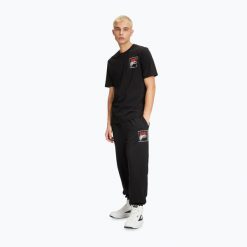 Koszulka męska FILA Luton Graphic. Czarne koszulki sportowe męskie Fila, l, bez wzorów, z bawełny, bez kołnierzyka, bez ramiączek. Za 149.99 zł.