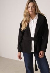 Czarna Bawełniano-Wiskozowa Kurtka Typu Krótki Trencz z Ozdobnym Guzikiem Dafena. Czarne kurtki damskie Born2be, l, bez wzorów, z bawełny, bez kaptura. Za 159.99 zł.