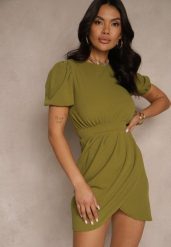 Jasnozielona Sukienka o Dopasowanym Kroju z Marszczeniem Redorielle. Zielone sukienki damskie Renee, l, bez wzorów, eleganckie, bez kołnierzyka, bez ramiączek, mini, dopasowane. Za 74.99 zł.