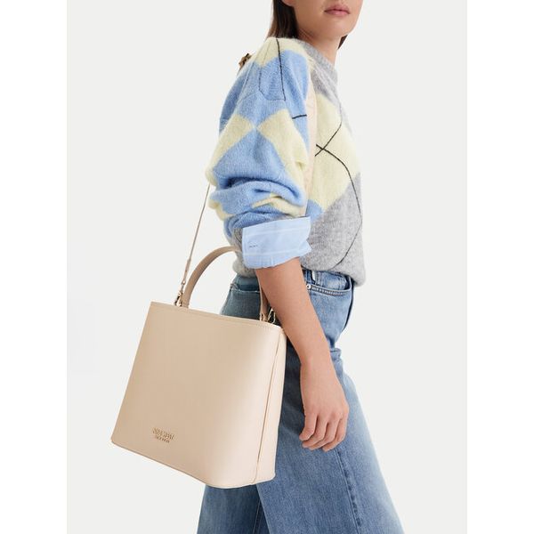 Torebka Nine West. Białe torebki do ręki damskie Nine West, z aplikacjami, klasyczne, bez dodatków. Za 199.99 zł.