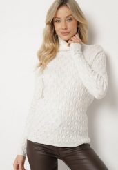 Jasnobeżowy Golf z Wiskozą Zdobiony Tłoczonym Wzorem i Metaliczną Nicią Ilamirael. Brązowe swetry damskie Born2be, z aplikacjami, z wiskozy, eleganckie, bez kołnierzyka, bez ramiączek, długie, bez kaptura. Za 84.99 zł.