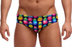 Kąpielówki męskie Funky Trunks Pine Gap - slipy. Zielone kąpielówki męskie FUNKY TRUNKS, l, bez wzorów, z materiału, na fitness i siłownię. Za 139.00 zł.