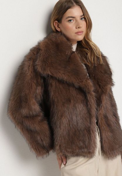 Brązowa Jednorzędowa Kurtka Futerko z Szerokim Kołnierzem Conellia. Brązowe kurtki damskie Born2be, l, bez wzorów, z dzianiny, bez kaptura. Za 199.99 zł.