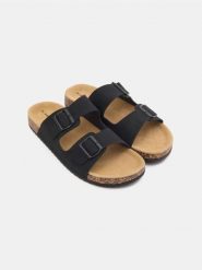 Klapki z regulowanymi paskami i imitacji skóry - czarny. Czarne klapki męskie Sinsay, ze skóry. Za 39.99 zł.