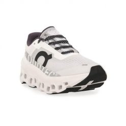 Buty do biegania damskie On 6198433. Białe obuwie sportowe damskie On, bez wzorów, z materiału, do biegania. Za 1,068.00 zł.