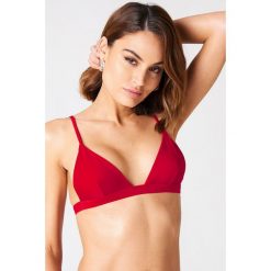 Andrea Hedenstedt x NA-KD Góra bikini Triangle - Red. Bikini damskie marki Andrea Hedenstedt x NA-KD. W wyprzedaży za 27.88 zł.
