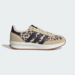 Buty Run 70S 2.0. Białe obuwie sportowe damskie Adidas, bez wzorów, na fitness i siłownię. Za 299.00 zł.