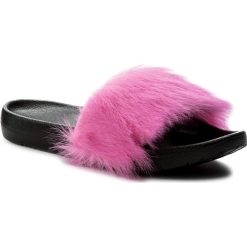 Klapki UGG - W Royale 1018875 W/Nopk. Czerwone klapki damskie UGG, ze skóry. W wyprzedaży za 259.00 zł.