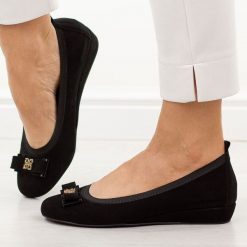 Czarne zamszowe skórzane Polskie baleriny damskie Prestige 2236. Czarne baleriny damskie Prestige, na jesień, bez wzorów, ze skóry, casualowe, bez obcasa, na koturnie. Za 399.00 zł.
