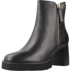 CARMELA 162602C Czarny. Czarne obuwie sportowe damskie Carmela, bez wzorów, ze skóry, trekkingowe. Za 448.51 zł.