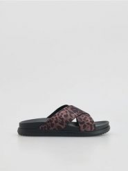 Klapki z szerokimi paskami - wielobarwny. Klapki damskie Reserved, bez wzorów, bez obcasa. Za 59.99 zł.
