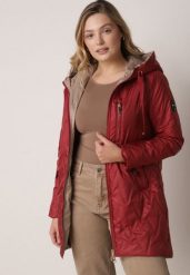 Czerwona Pikowana Kurtka Przejściowa Parka z Kapturem o Długim Kroju z Ozdobą Isaline. Czerwone kurtki damskie Born2be, l, z aplikacjami, z dresówki, klasyczne, z kapturem. Za 159.99 zł.