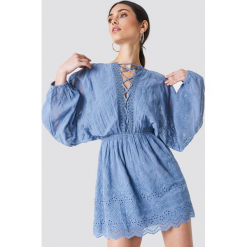 NA-KD Boho Koronkowa sukienka ze sznurowaniem - Blue. Sukienki damskie marki NA-KD Boho. Za 283.95 zł.