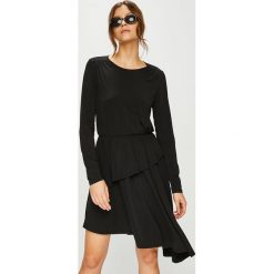 Jacqueline de Yong - Sukienka. Sukienki damskie marki Jacqueline de Yong. W wyprzedaży za 59.90 zł.
