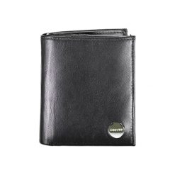 Portfel w kolorze czarnym. Czarne portfele męskie Calvin Klein, bez wzorów, z materiału. W wyprzedaży za 229.95 zł.