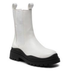 Sztyblety DeeZee. Białe botki damskie DeeZee, bez obcasa, na płaskiej podeszwie, bez zapięcia. Za 189.99 zł.