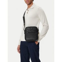 Saszetka Beverly Hills Polo Club. Czarne saszetki męskie Beverly Hills Polo Club, młodzieżowe, małe. Za 199.99 zł.