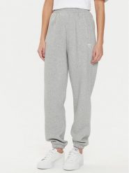 Adidas Spodnie dresowe Essentials Fleece IY9638 Szary Loose Fit. Szare spodnie dresowe damskie Adidas, m, bez wzorów, z bawełny. Za 238.99 zł.