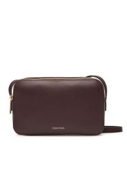 Calvin Klein Torebka Foil Logo Elongated Camera Bag LV04F3276G Bordowy. Czerwone torebki do ręki damskie Calvin Klein, bez wzorów, ze skóry, bez dodatków. Za 269.99 zł.