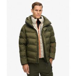 Kurtka narciarska SPORT z pikowaniami. Zielone kurtki męskie Superdry., m, bez wzorów, eleganckie, bez kaptura. W wyprzedaży za 965.25 zł.