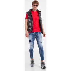 Jeansy męskie Super Twinky Jean DSQUARED2. Jeansy męskie Dsquared2. W wyprzedaży za 2,286.75 zł.