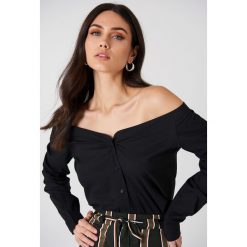 NA-KD Trend Koszula z odkrytymi ramionami - Black. Czarne koszule damskie NA-KD Trend. Za 121.95 zł.