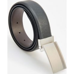 Pasek z metalową klamrą - Czarny. Czarne paski damskie Reserved, w paski. Za 59.99 zł.