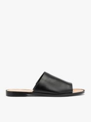 Czarne minimalistyczne klapki ze skóry licowej. Czarne klapki damskie Brawo sp. z o.o., bez wzorów, ze skóry, eleganckie, bez obcasa, na płaskiej podeszwie. Za 329.99 zł.