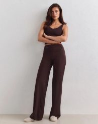 Damskie legginsy z prostą nogawką, wysoki stan, squat proof Sense czekoladowe. Brązowe legginsy sportowe damskie Aim'n, m, bez wzorów, z elastanu, z podwyższonym stanem, długie, na fitness i siłownię. Za 347.00 zł.