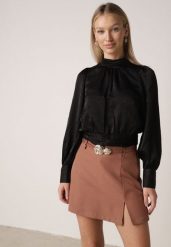 Brązowe Spódnico-Szorty z Wysokim Stanem Paskiem i Metaliczną Ozdobą Narnllea. Brązowe szorty damskie Born2be, l, z aplikacjami, z jeansu, eleganckie, z podwyższonym stanem. Za 99.99 zł.