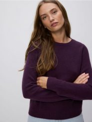 Wełniany sweter - ciemnofioletowy. Fioletowe swetry damskie Reserved, l, bez wzorów, z dzianiny, bez kołnierzyka, bez ramiączek, bez kaptura. Za 199.99 zł.