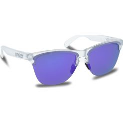 Okulary przeciwsłoneczne OAKLEY - Frogskins Lite OO9374-0363 Matte Clear/Violet Iridium. Fioletowe okulary przeciwsłoneczne damskie Oakley. W wyprzedaży za 419.00 zł.